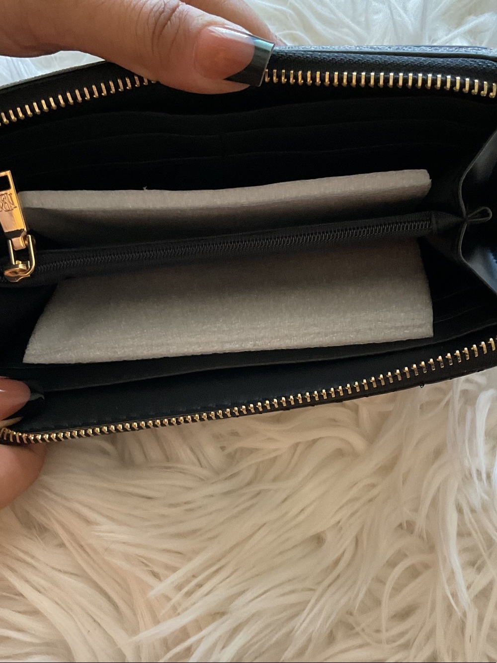 Badgley Mischka Black Quilted Wristlet with Gold Hardware - Picture 6 of 7